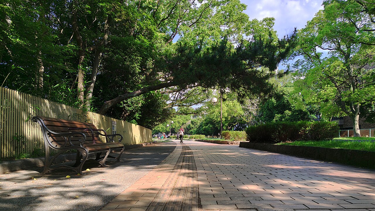 File:Ōhori Park Loop Path The promenade Ōhorikōen Chūō-ku Fukuoka 20260611 161535.jpg