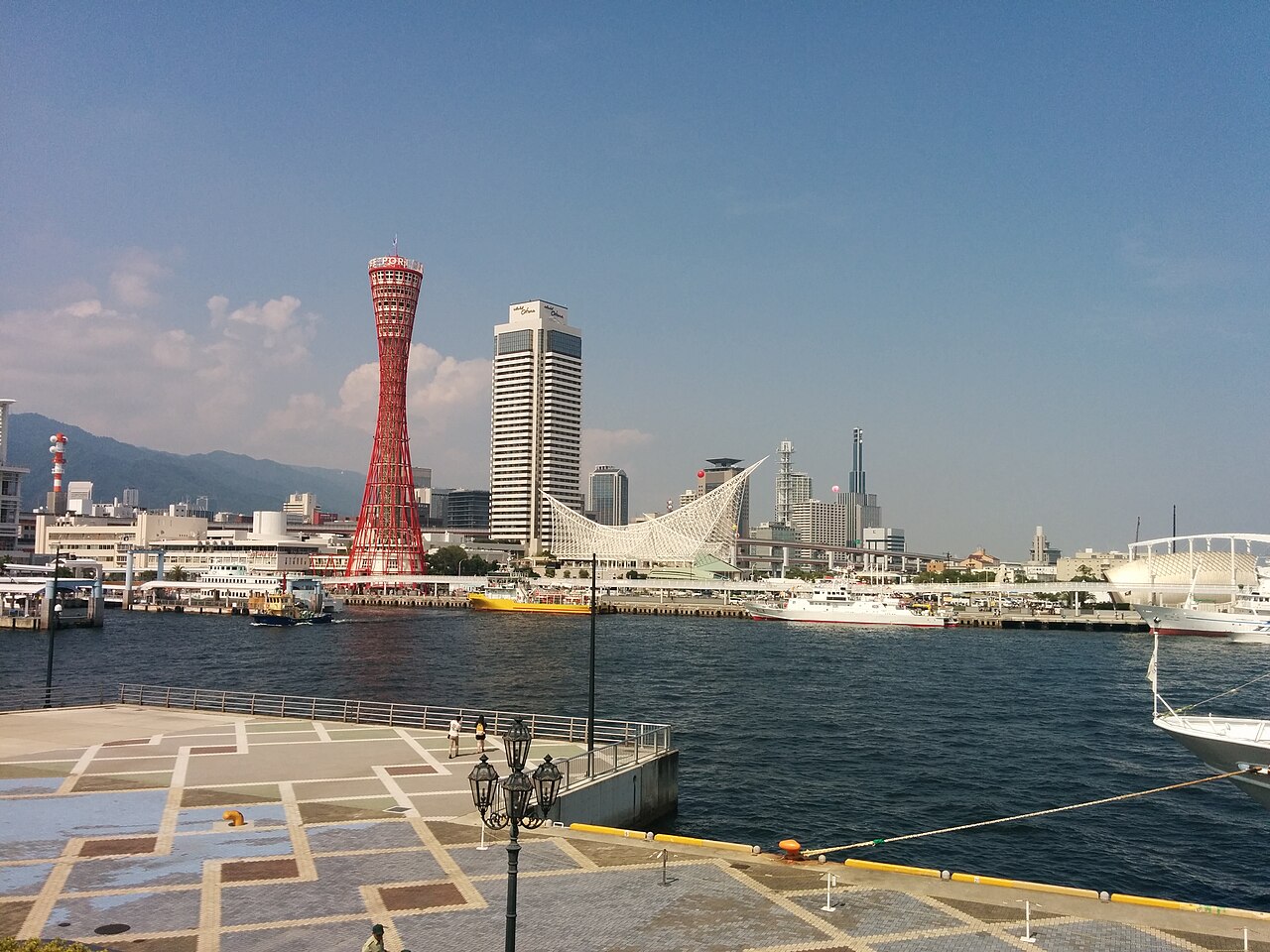 Kōbe Port Tower, Meriken Park (15871783216).jpg
