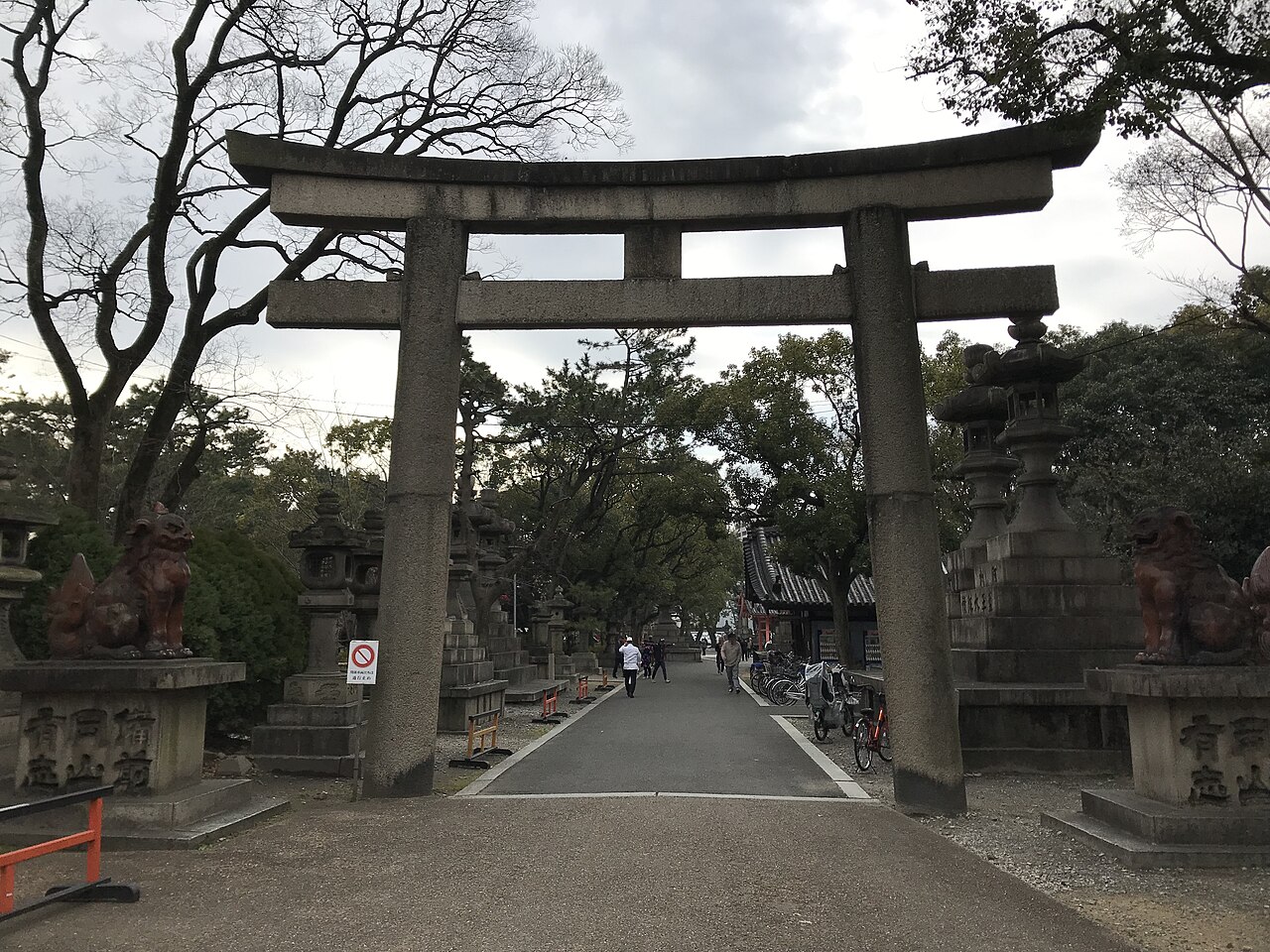 Torii in Sumiyoshi Grand Shrine.jpg