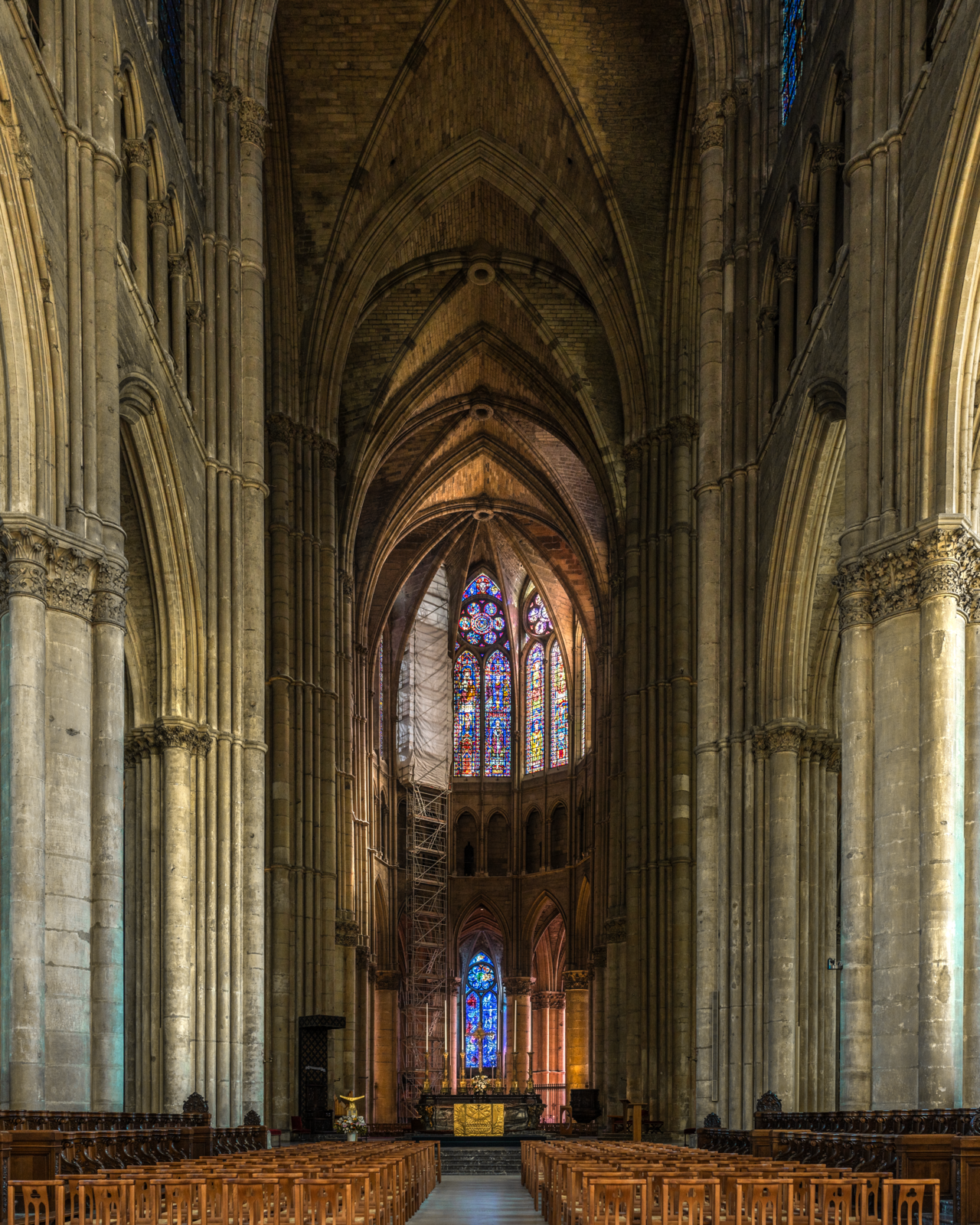 Nave of Reims cathedral toward the apse