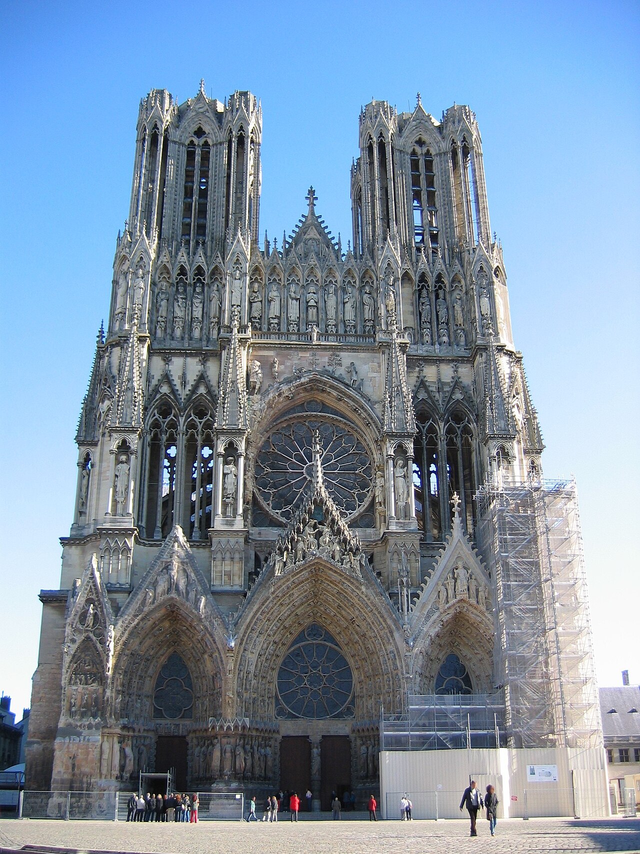 West facade of the Cathédrale Notre-Dame de Reims, twin towers and rose window