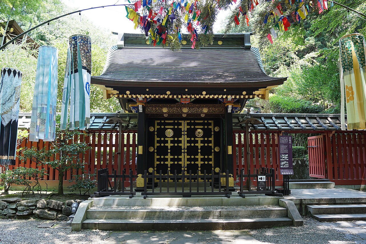 File:Nehan-mon, Zuihoden.jpg