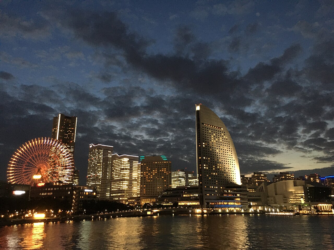 File:Minato Mirai 21 at dusk IMG 4649.jpg