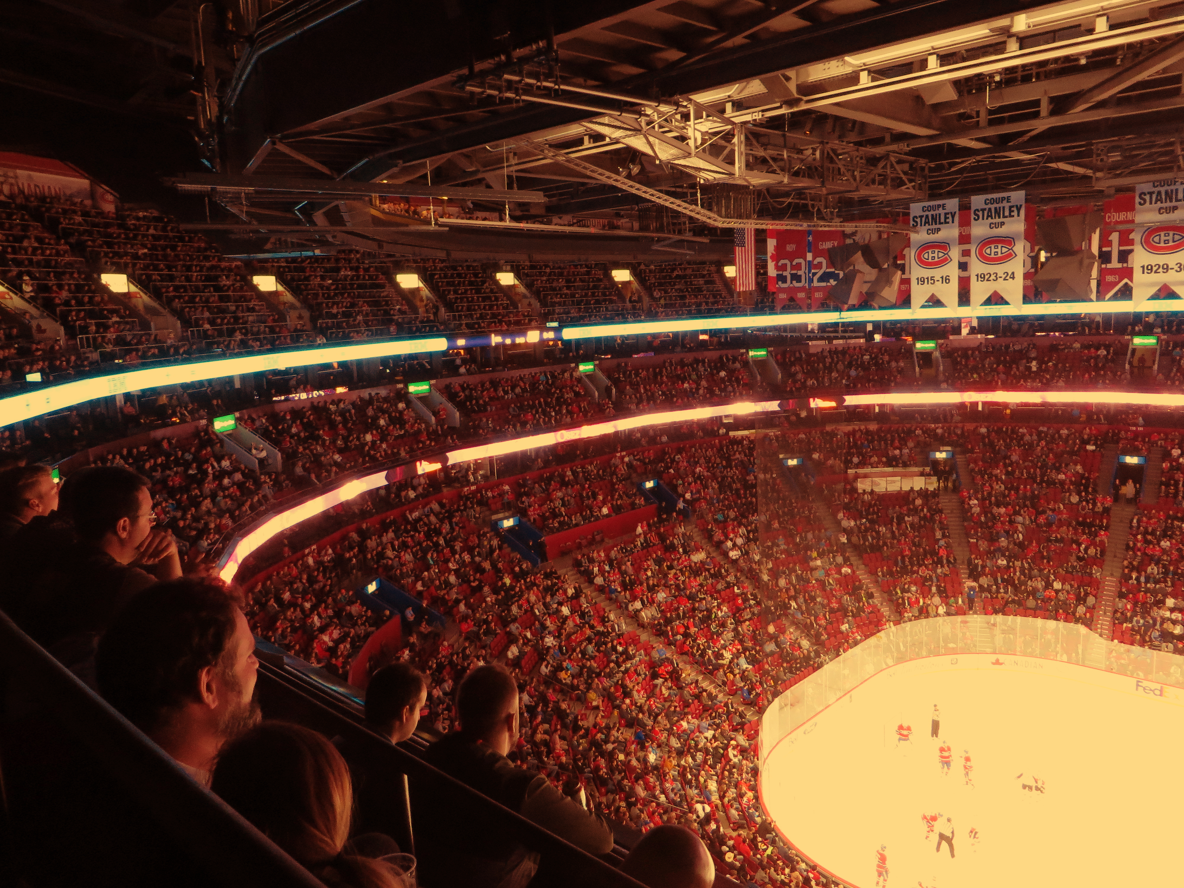 A wide interior view of the Bell Centre during a Canadiens-Senators game.