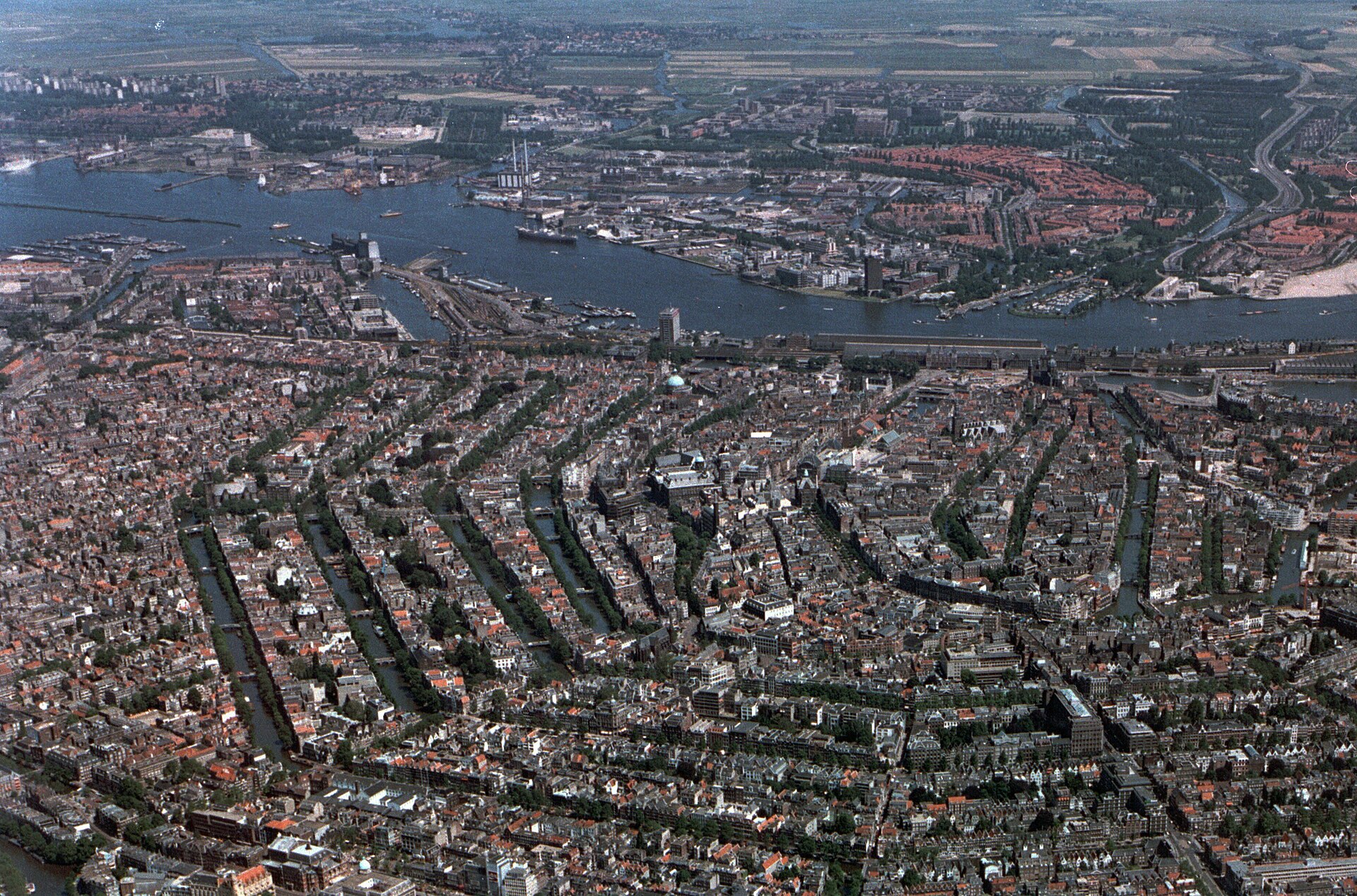 The canal belt: walk it by day, cruise it at dusk.