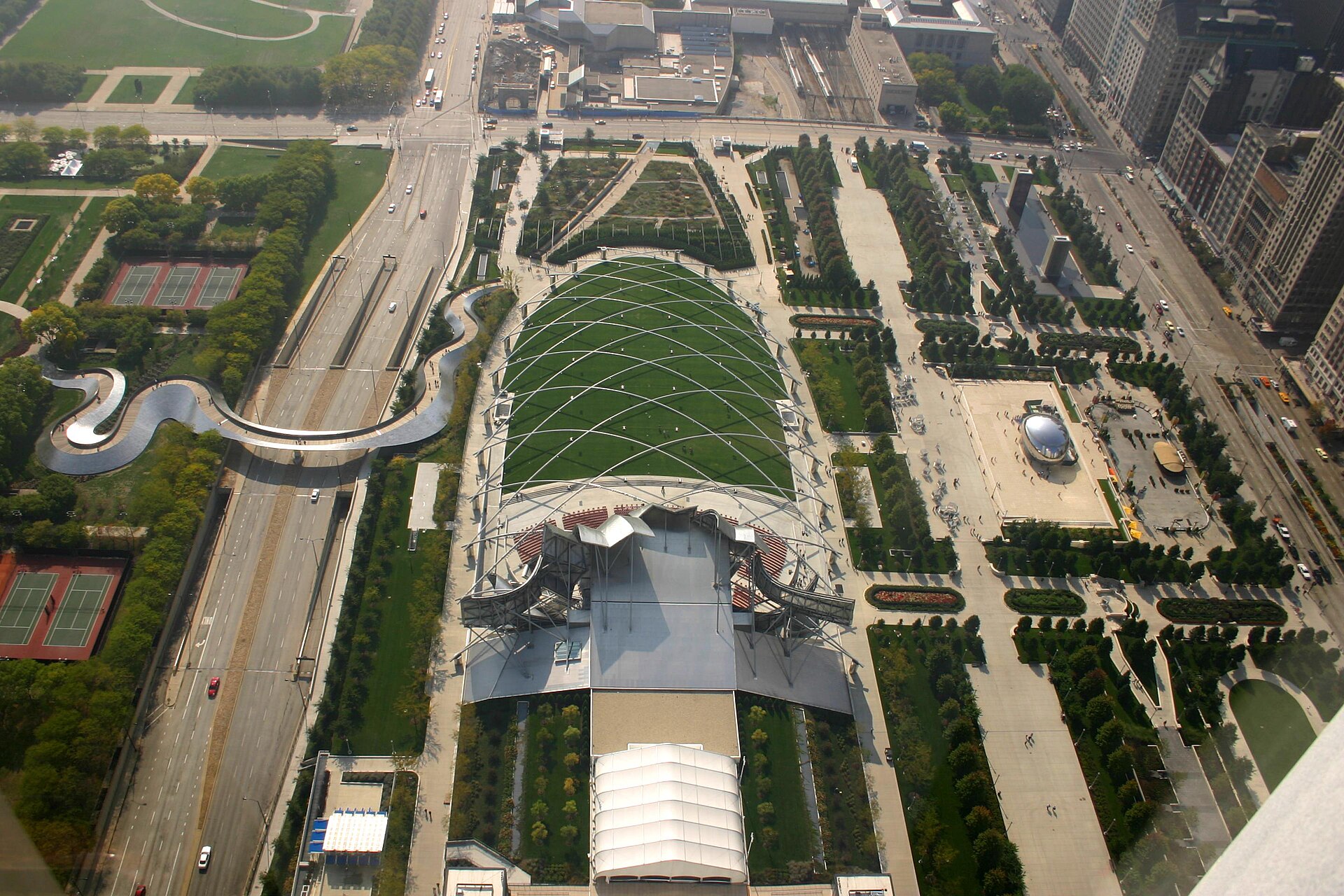 Cloud Gate in Millennium Park: take the photo, everyone does.