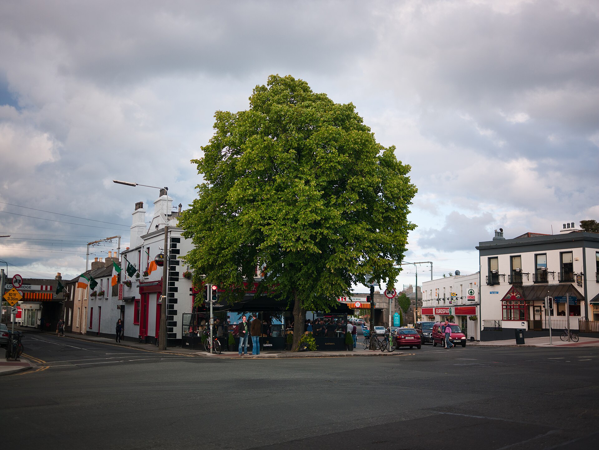 The traditional pubs: the craic is the point.