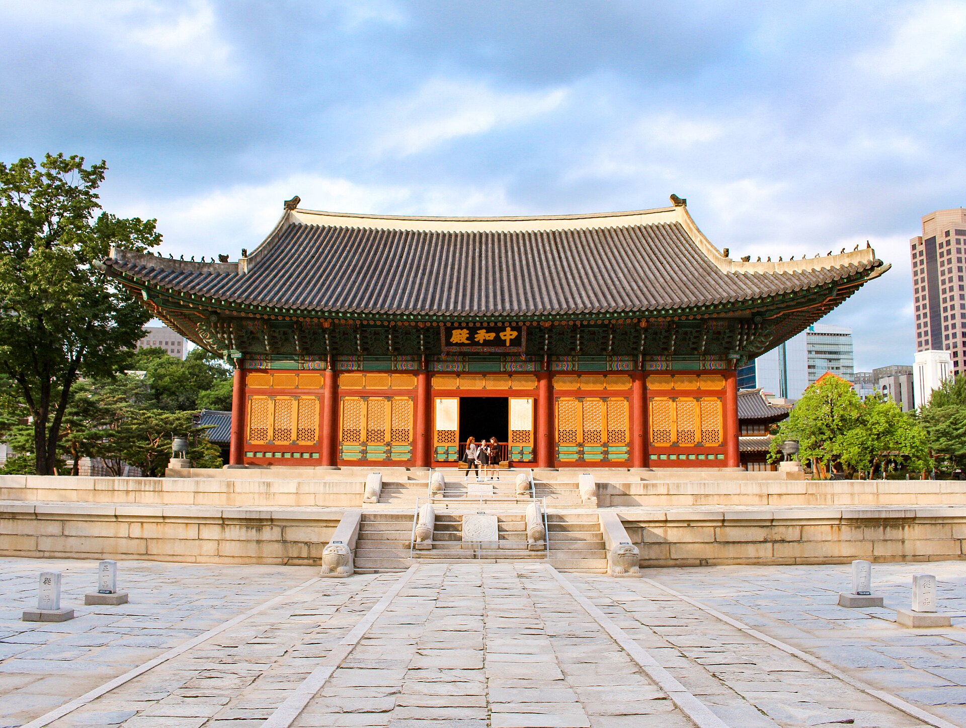 Seoul for first-timers: palaces, street food, and the 24-hour city